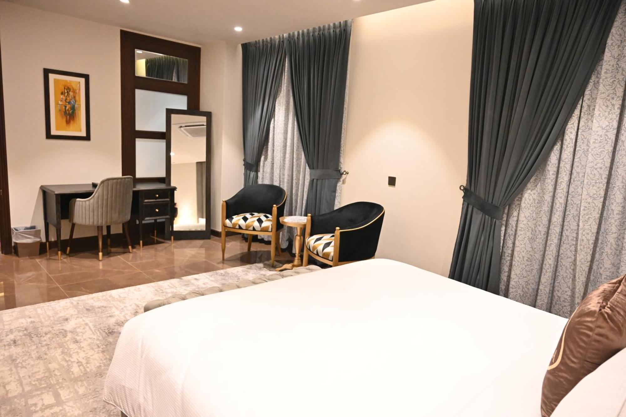 Jacaranda Heights Hotel Islamabad Eksteriør billede