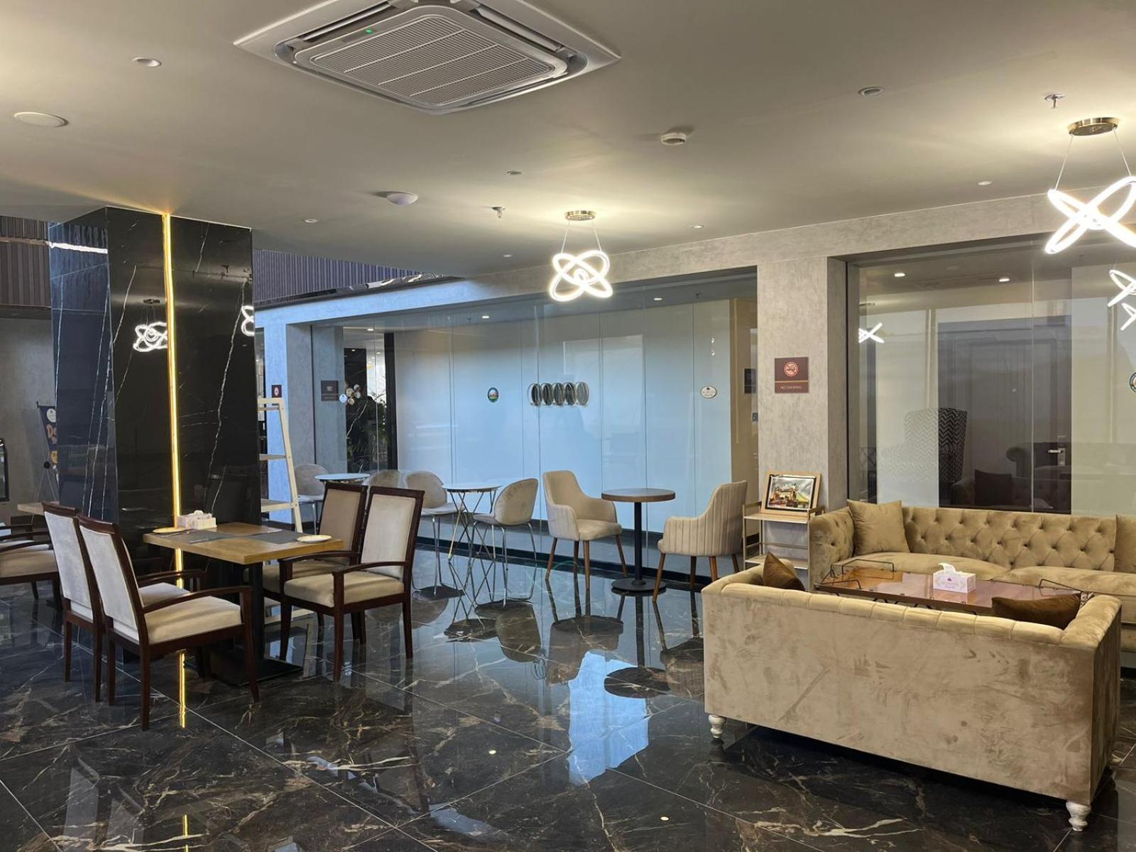 Jacaranda Heights Hotel Islamabad Eksteriør billede