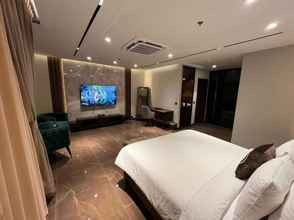 Jacaranda Heights Hotel Islamabad Eksteriør billede